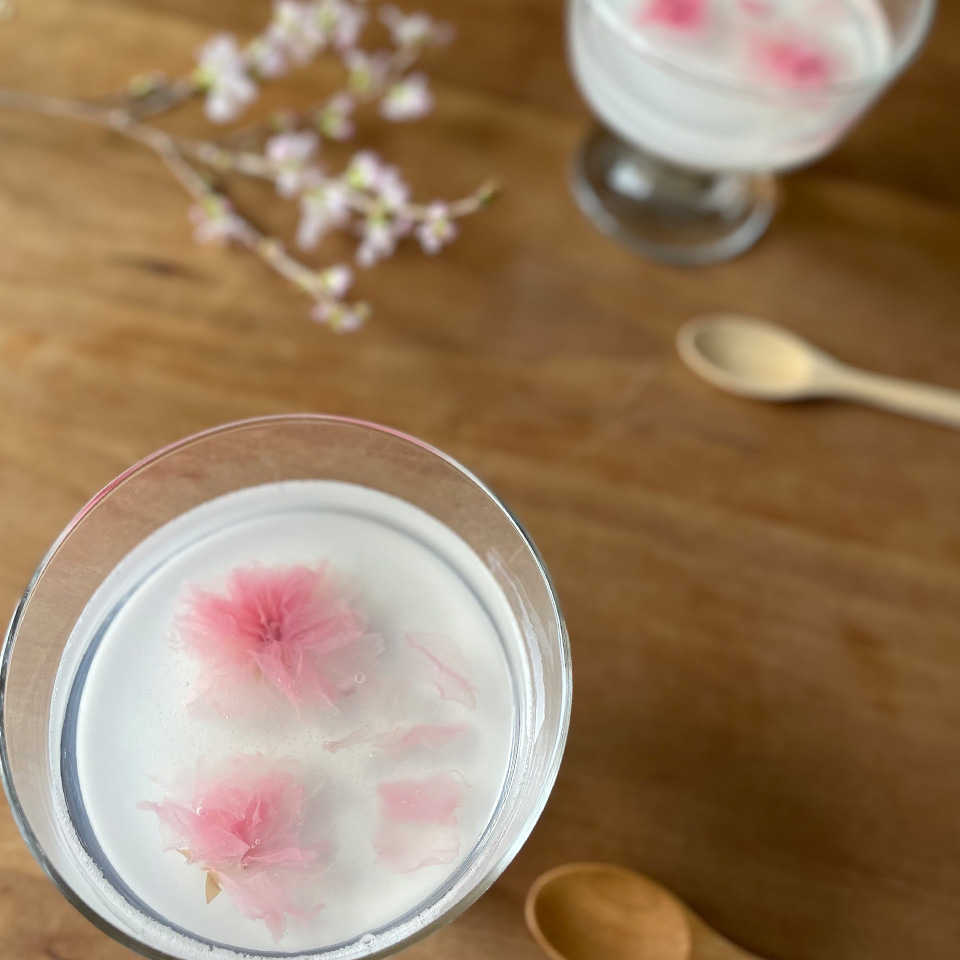 桜の花びらのココナッツミルクゼリー